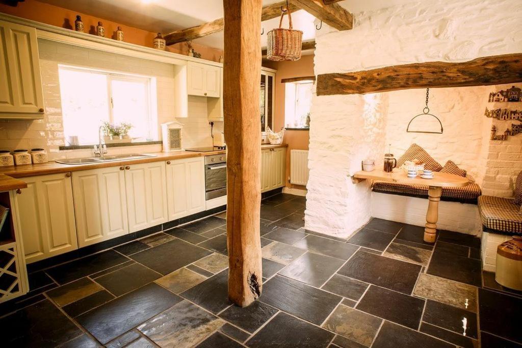 Charming Welsh Cottage Johnston Екстериор снимка